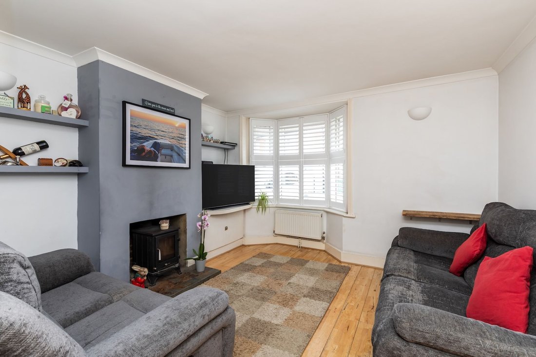 House in Horsham, England 2 - 18245507