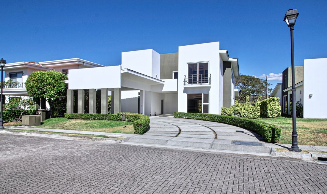 House in Santa Ana, San José Province, Costa Rica 1 - 18239323