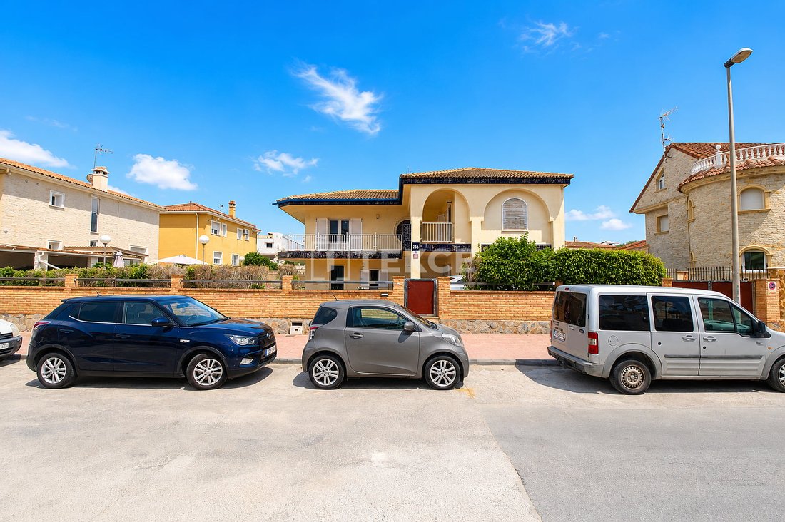 Villa in La Zenia, Orihuela, Land Valencia 2 - 18245766