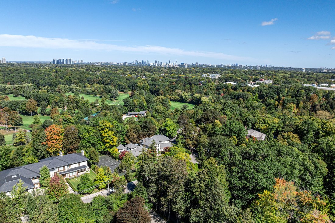 Toronto, Ontario, Canada 5 - 18238847