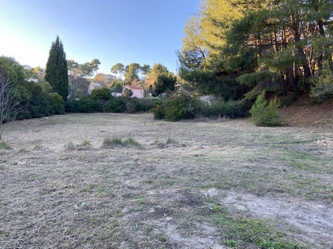Land in Granettes-Jauberte-Sainte Anne, Aix-en-Provence, France 2 - 18236857