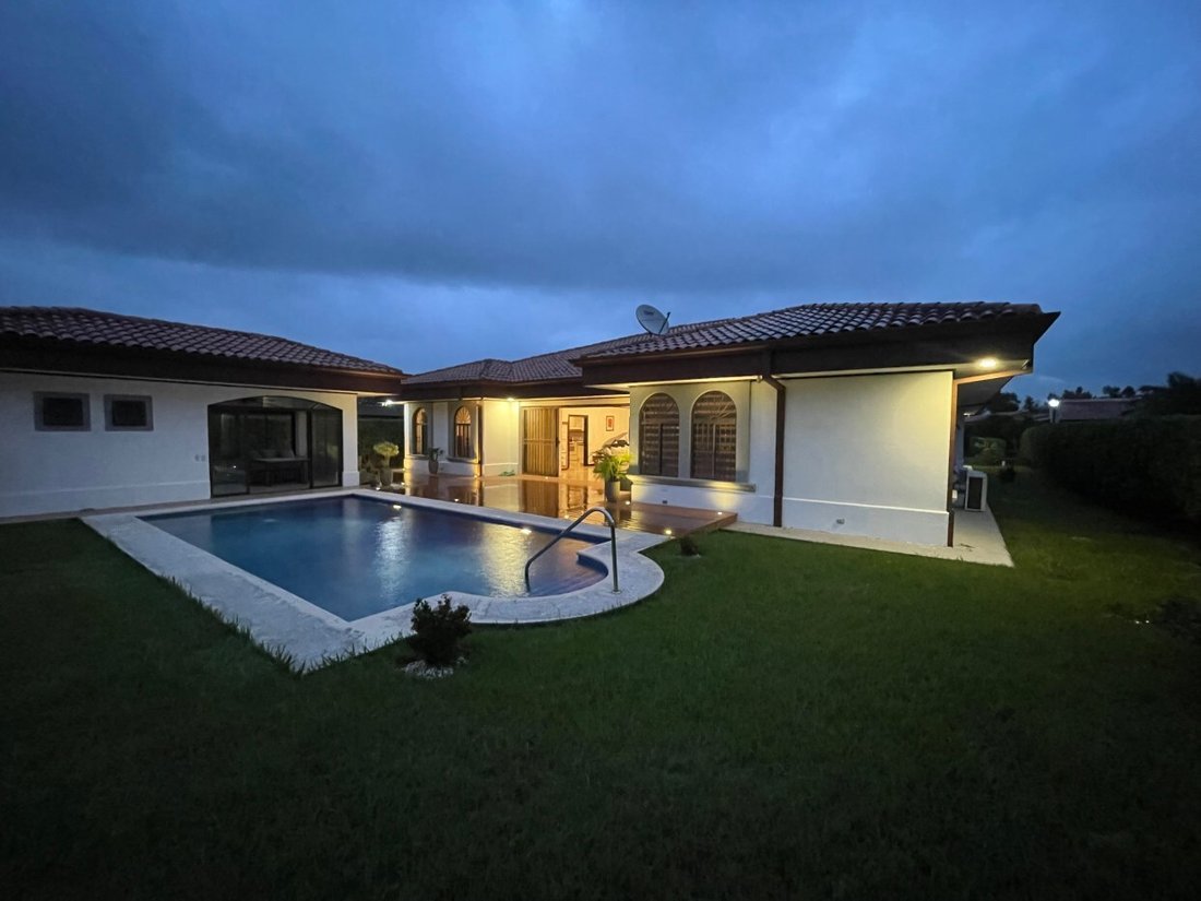 House in Vueltas, Alajuela Province, Costa Rica 1 - 18240701