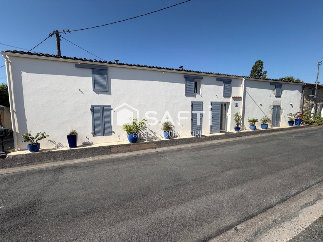 House in Verines, Nouvelle-Aquitaine, France 1 - 18083972