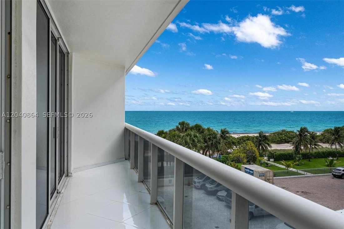 Condo in Bal Harbour, Florida, United States 1 - 18241467
