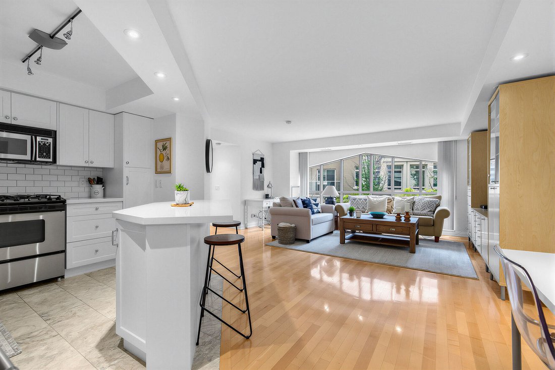 Condo in Toronto, Ontario, Canada 4 - 18238670