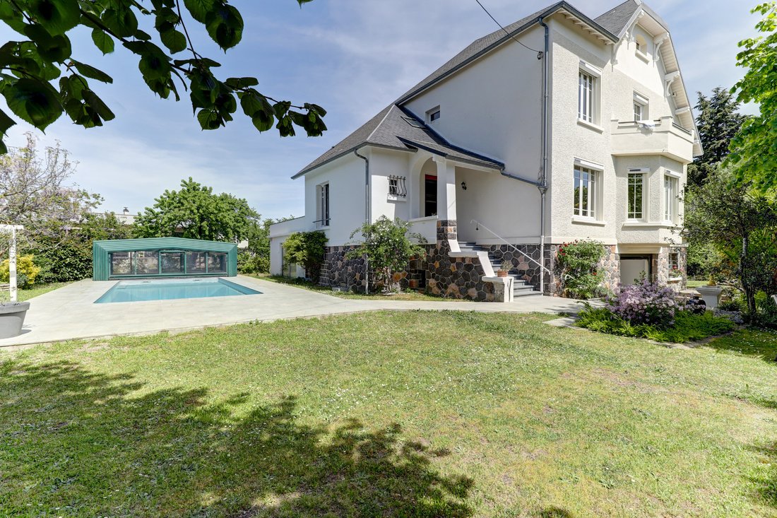 House in Mozac, Auvergne-Rhône-Alpes, France 1 - 18009016