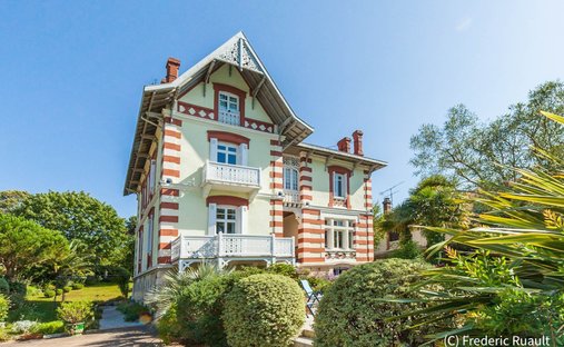 House in Aiguillon, Arcachon, France 1