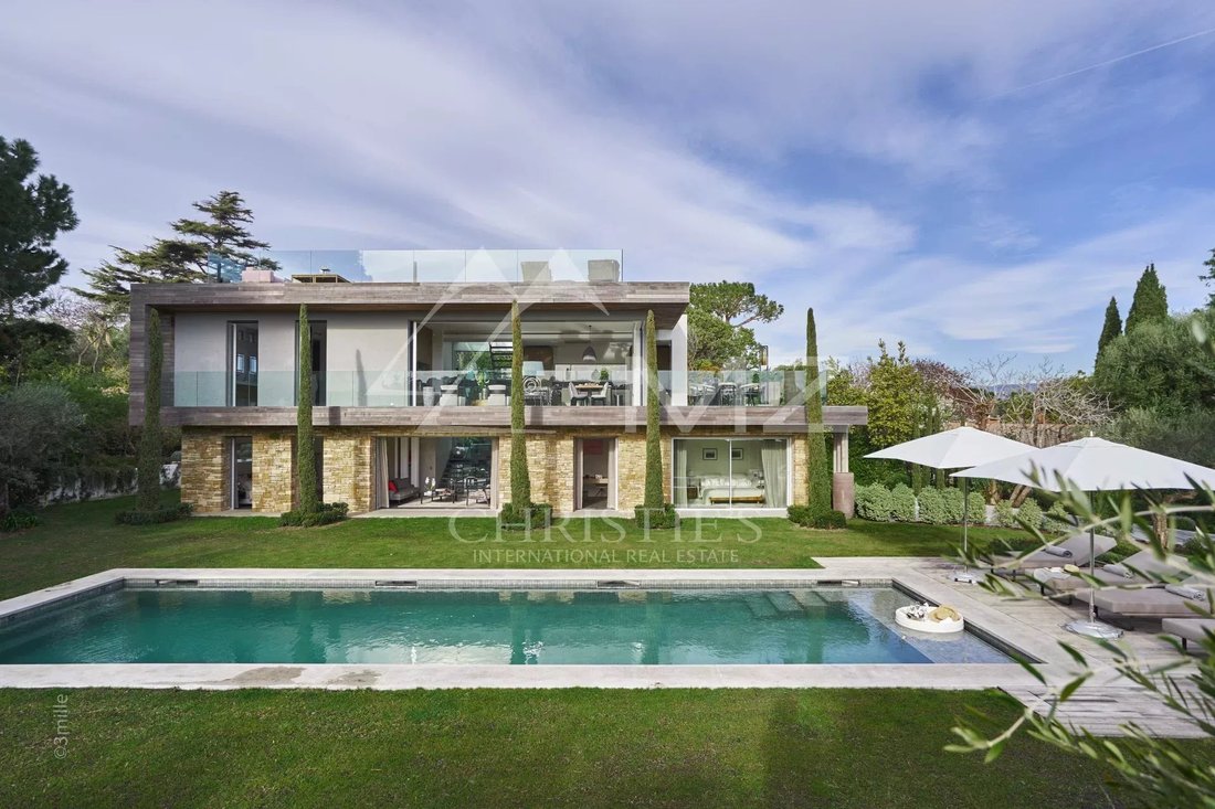 Villa in Antibes, Provence-Alpes-Côte d'Azur, France 1 - 18235857