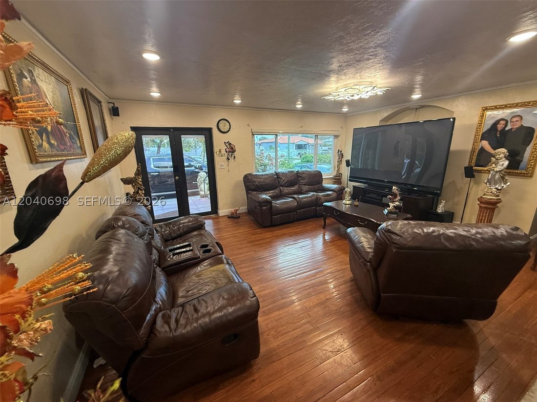 House in Hialeah, Florida, United States 4 - 18241482