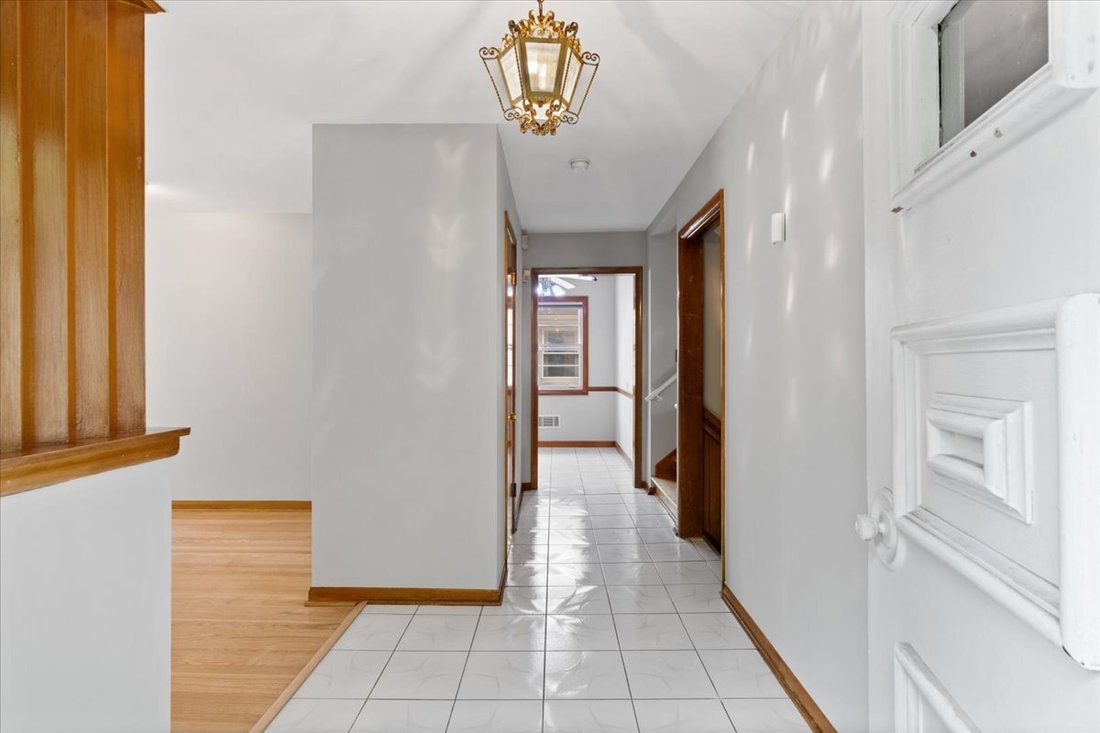 House in Lincolnwood, Illinois, United States 4 - 18244475