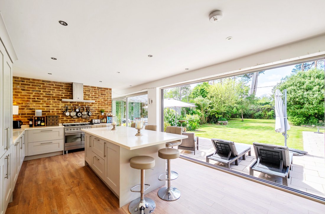 House in Burley, England 3 - 18236075