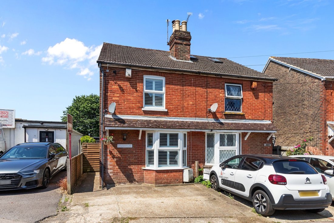 House in Horsham, England 1 - 18245507
