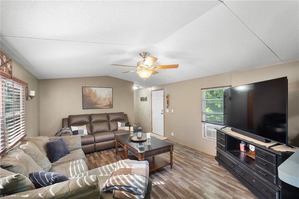 Westfield, North Carolina, United States 5 - 18241924