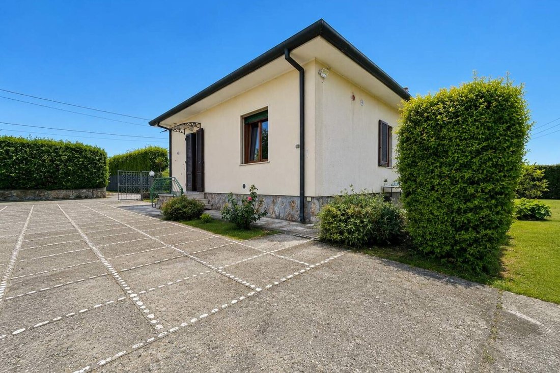 House in Pietrasanta, Tuscany, Italy 4 - 18241659