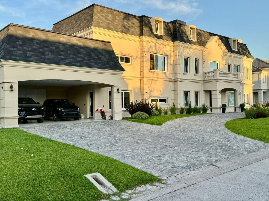 House in Esteban Echeverría, Buenos Aires Province, Argentina 2 - 18073322