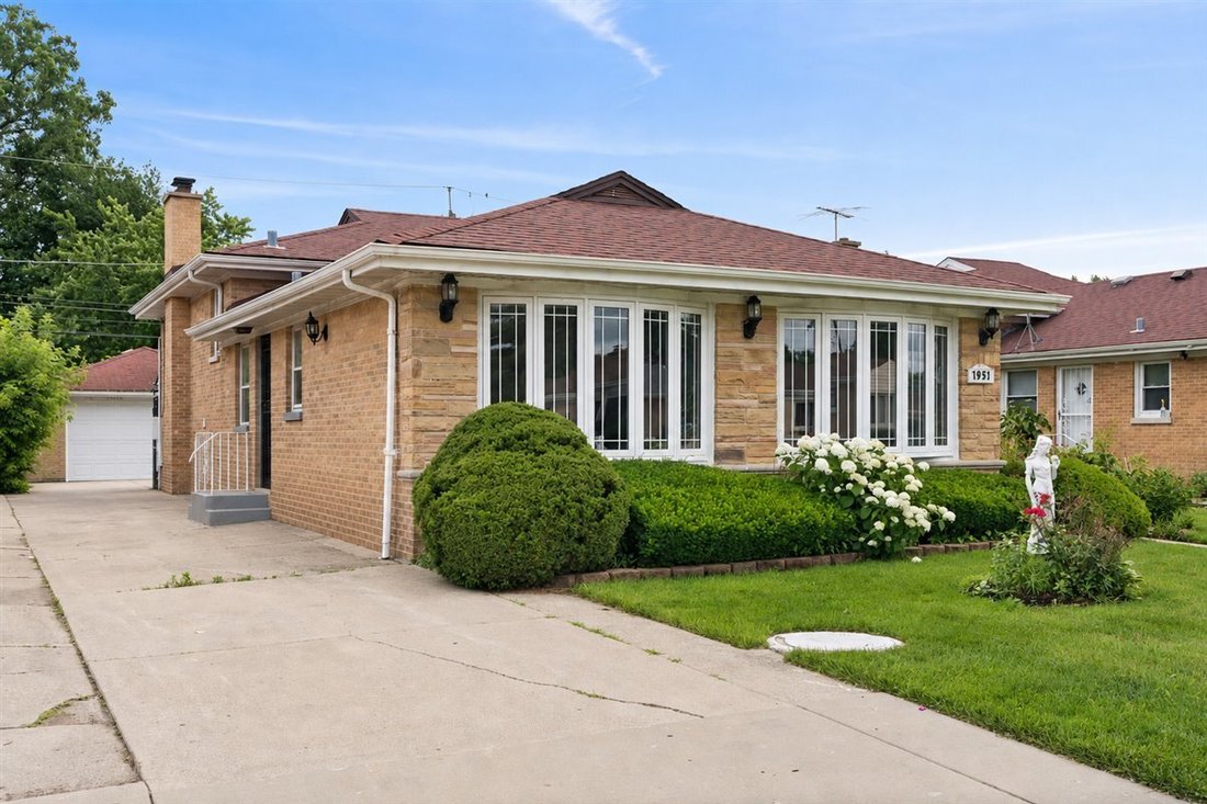 House in Lincolnwood, Illinois, United States 3 - 18244475