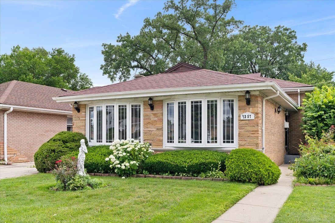 House in Lincolnwood, Illinois, United States 2 - 18244475
