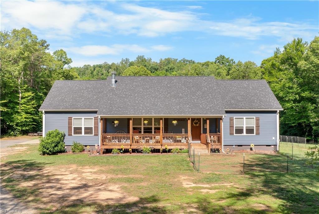 Westfield, North Carolina, United States 2 - 18241904