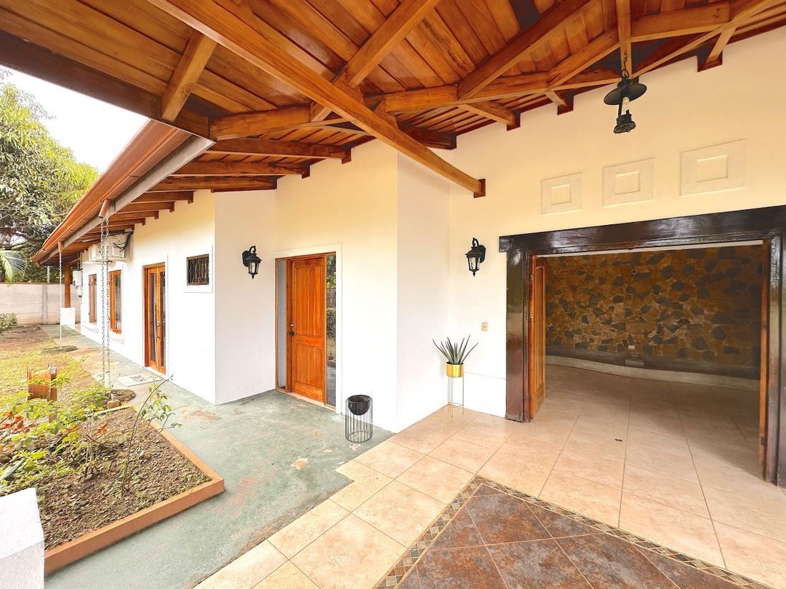 Colonial Style Estate On 1.4 Acres In Quepos, Puntarenas Province — free download