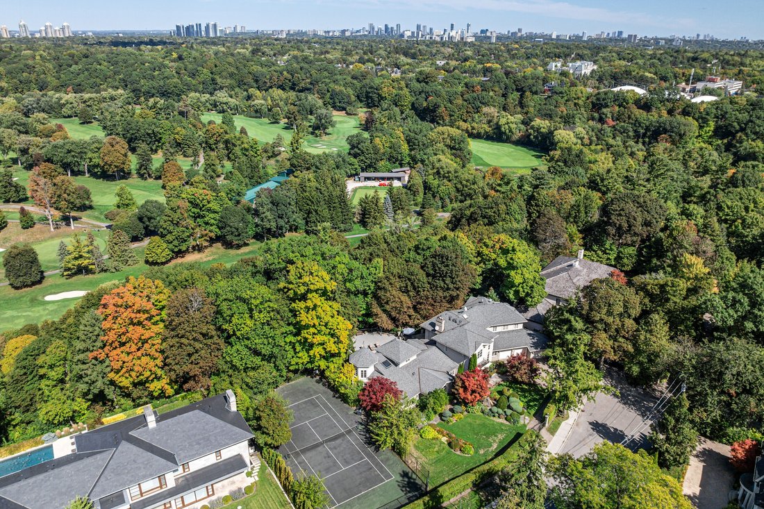 Toronto, Ontario, Canada 2 - 18238847