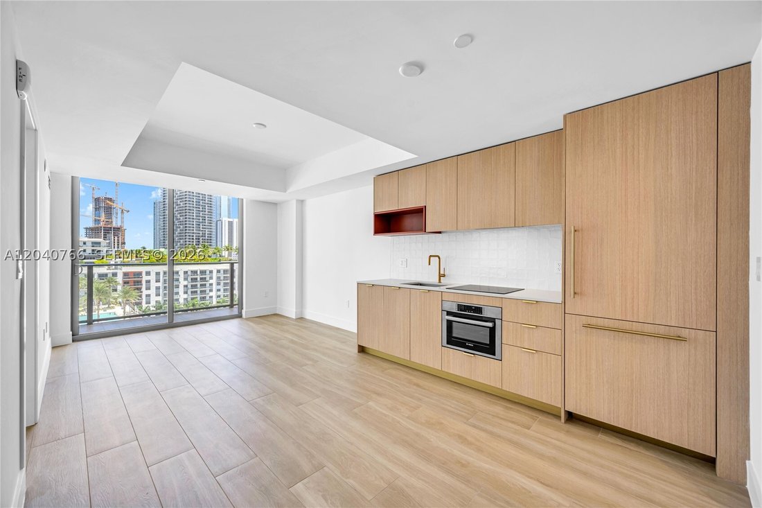 Condo in Miami, Florida, United States 4 - 18241501