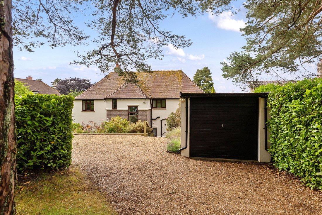 House in Hindhead, Grayshott, England 2 - 18241620