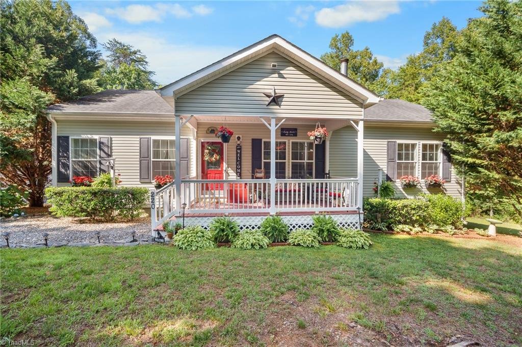 Westfield, North Carolina, United States 3 - 18241904
