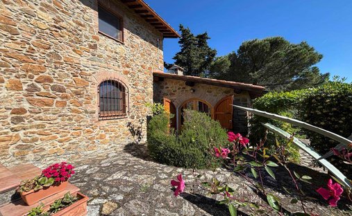Country House in San Vincenzo, Tuscany, Italy 1