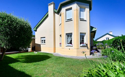 House in Santa Cruz de Bezana, Cantabria, Spain 1