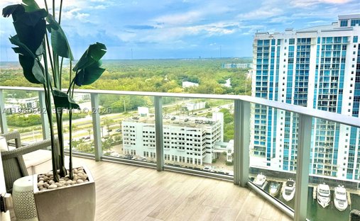 Condo in North Miami Beach, Florida, United States 1