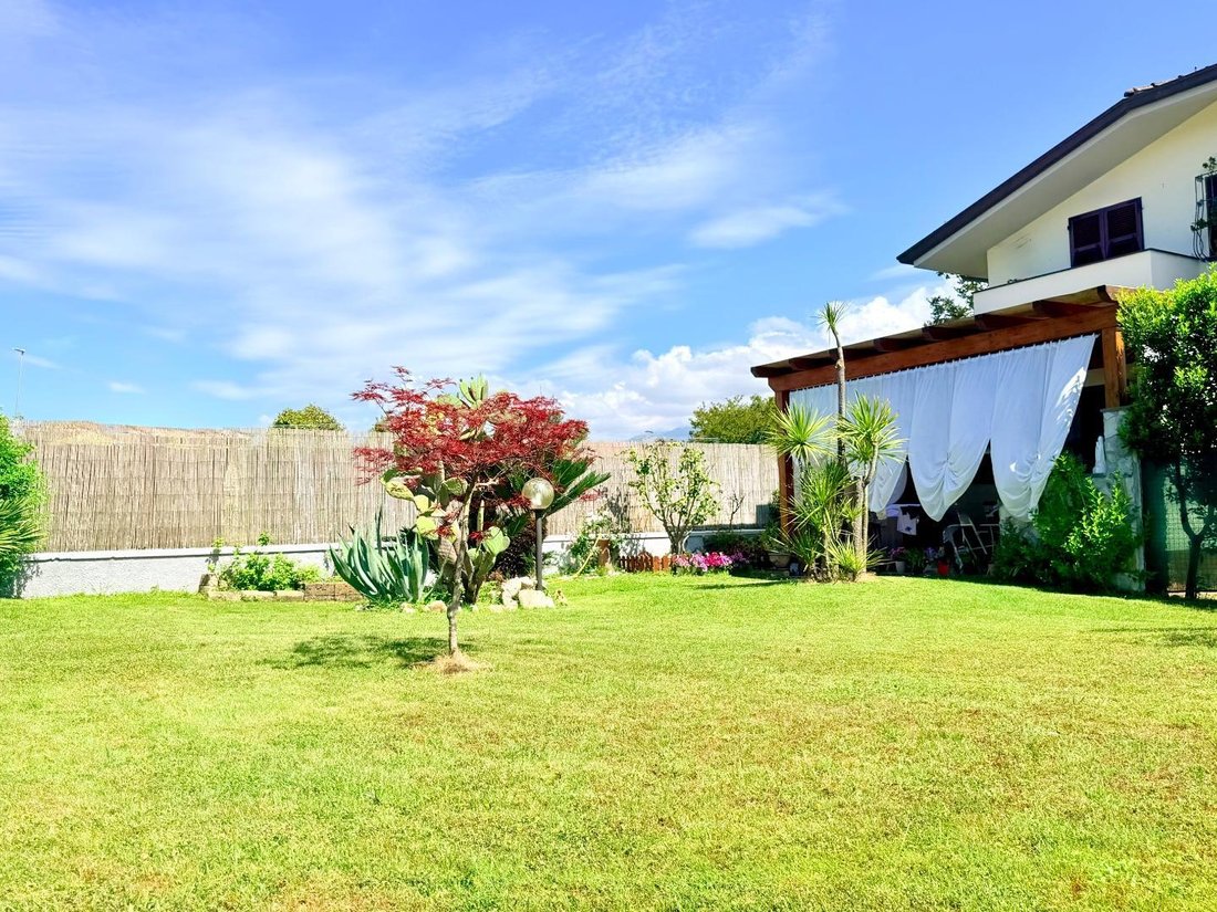 Country House in Ronchi, Massa, Italy 1 - 18237321