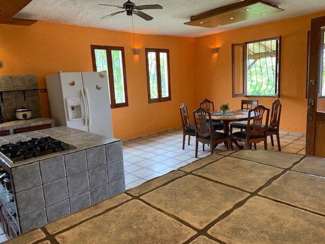 Amazing Colonial Country Style Home, In Jesús, Alajuela Province, Costa — free download