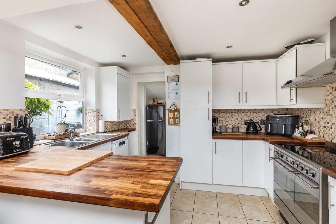 House in Horsham, England 4 - 18245507