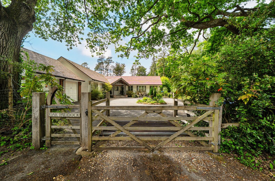 House in Burley, England 4 - 18236075