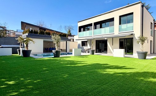 Villa in Centre Ville Est, Thonon-les-Bains, France 1