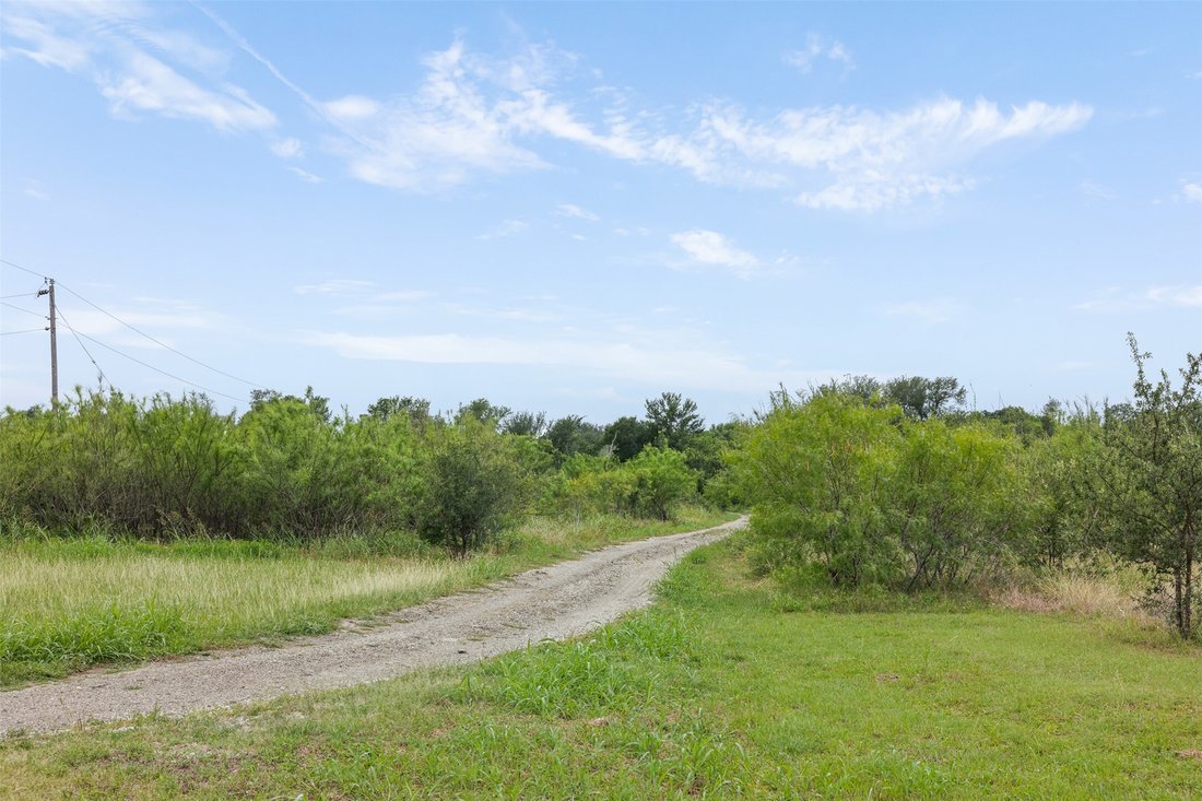 Farm Ranch in Coupland, Texas, United States 4 - 18236002