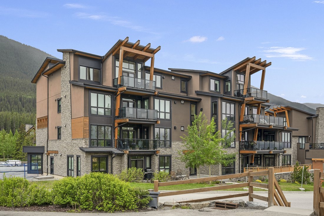 Condo in Canmore, Alberta, Canada 1 - 18238662