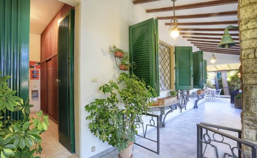 Villa in San Vincenzo, Tuscany, Italy 1