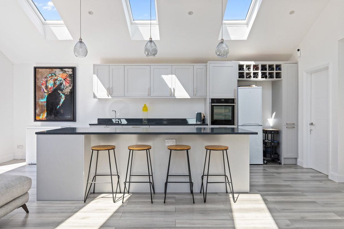 Bungalow in Horsham, England 2 - 18245375