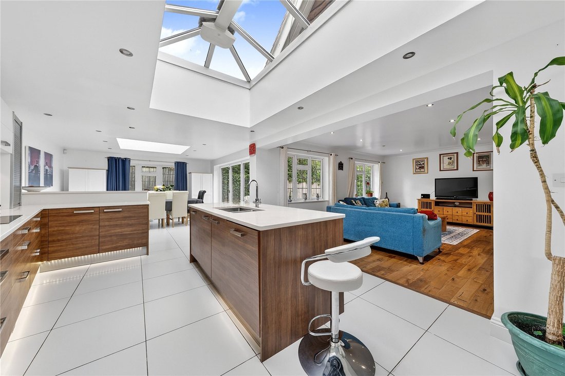 Bungalow in Bisley, Surrey Heath, England 3 - 18241558