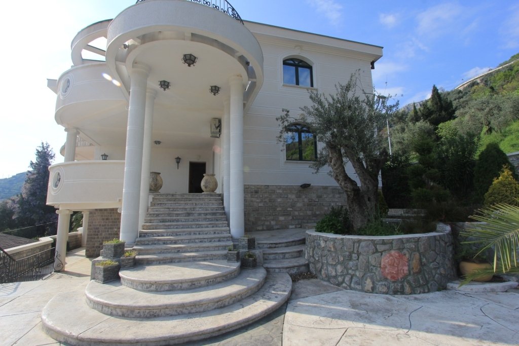 Villa in Petrovac, Budva Municipality, Montenegro 1 - 18237427