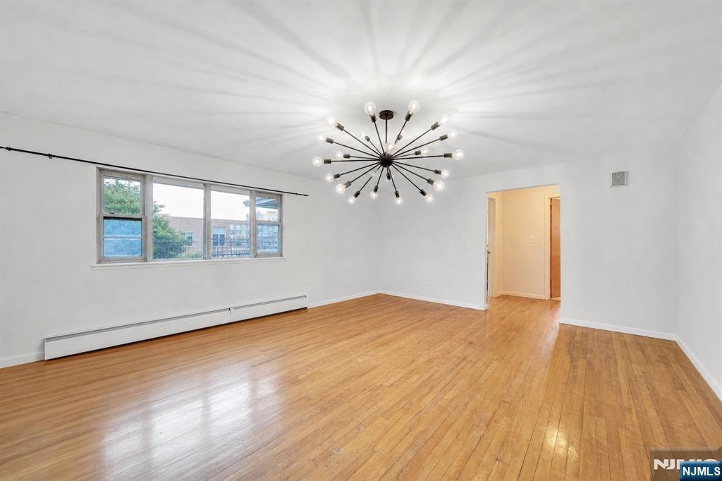 Apartment in Palisades Park, New Jersey, United States 5 - 18235644