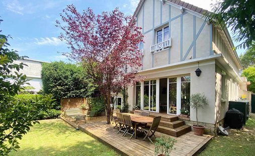 House in Gressets-Centre-Garenne-Bechevet, La Celle-Saint-Cloud, France 1