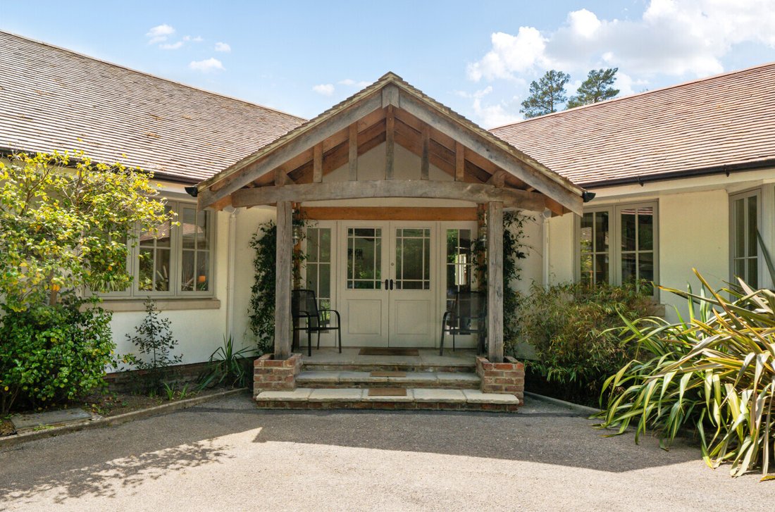 House in Burley, England 5 - 18236075