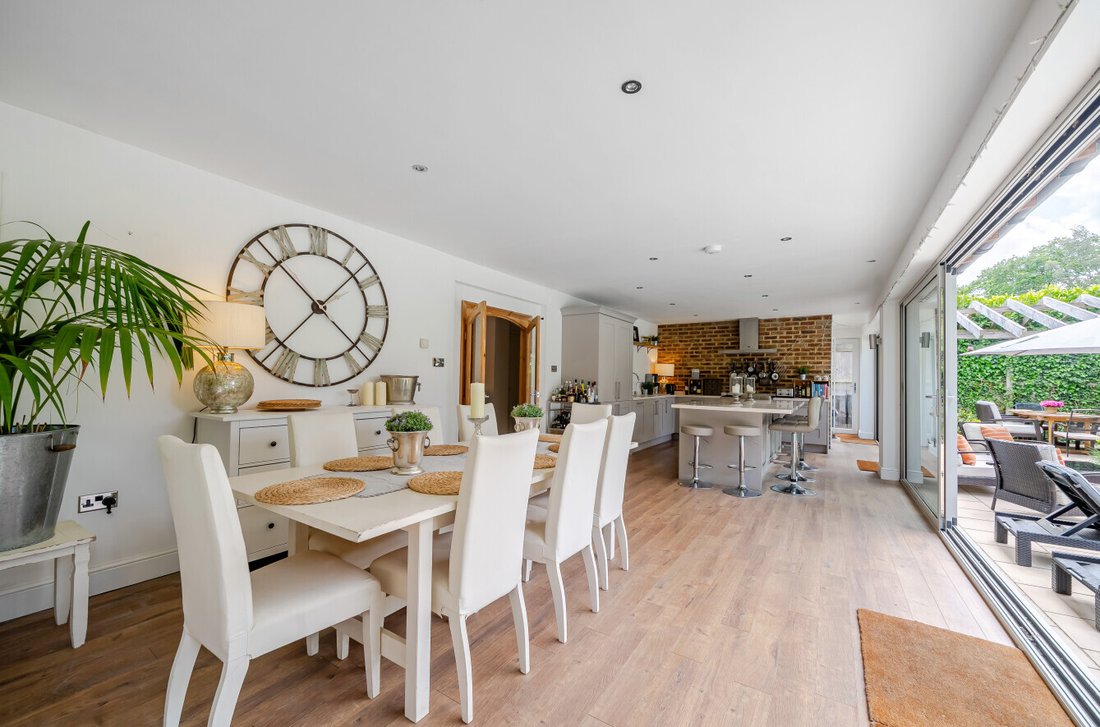 House in Burley, England 2 - 18236075