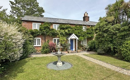 House in New Forest, Lyndhurst, England 1