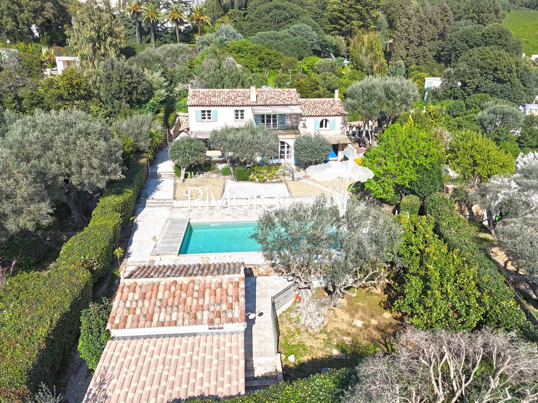 Estate in La Croix-Valmer, Provence-Alpes-Côte d'Azur, France 4 - 17684053