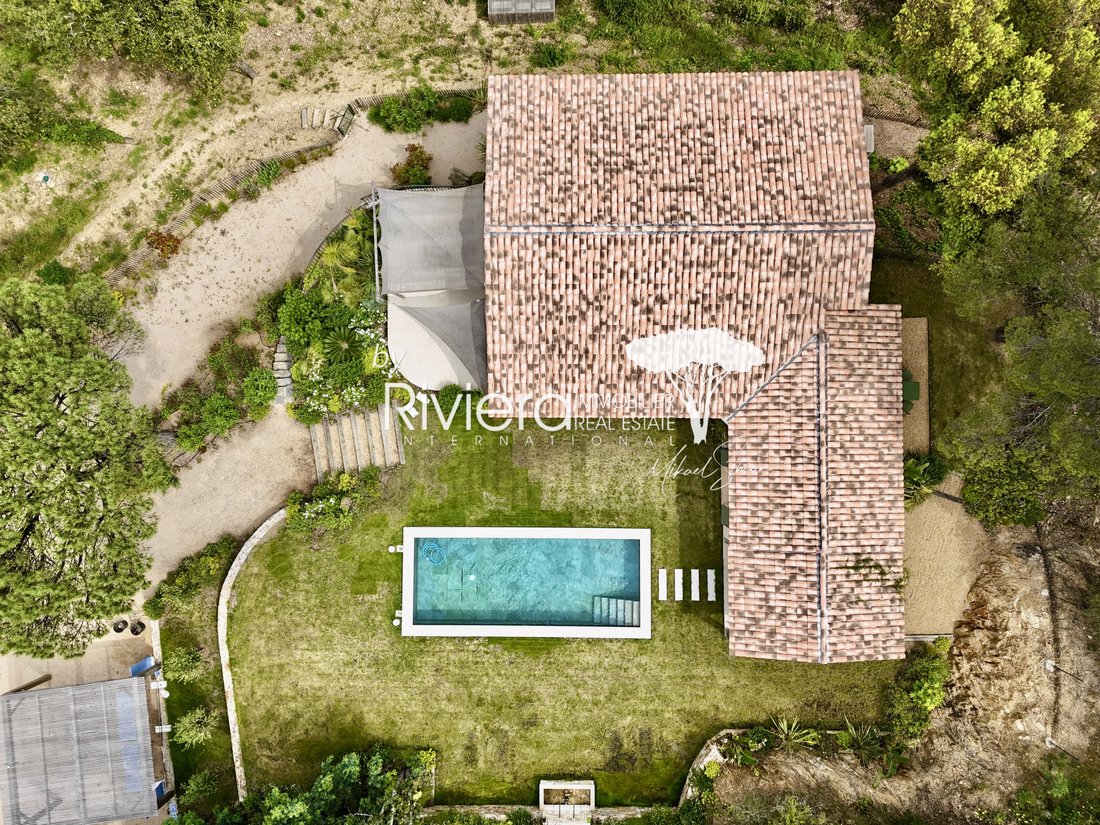 Estate in La Croix-Valmer, Provence-Alpes-Côte d'Azur, France 1 - 17910173
