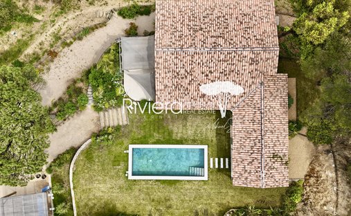 Estate in La Croix-Valmer, Provence-Alpes-Côte d'Azur, France 1