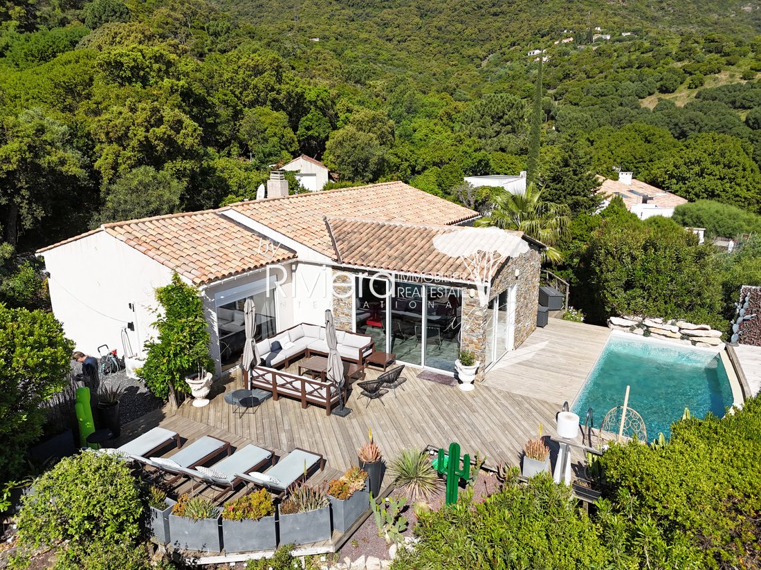 Villa in Nord, Cavalaire-sur-Mer, France 1 - 17310672